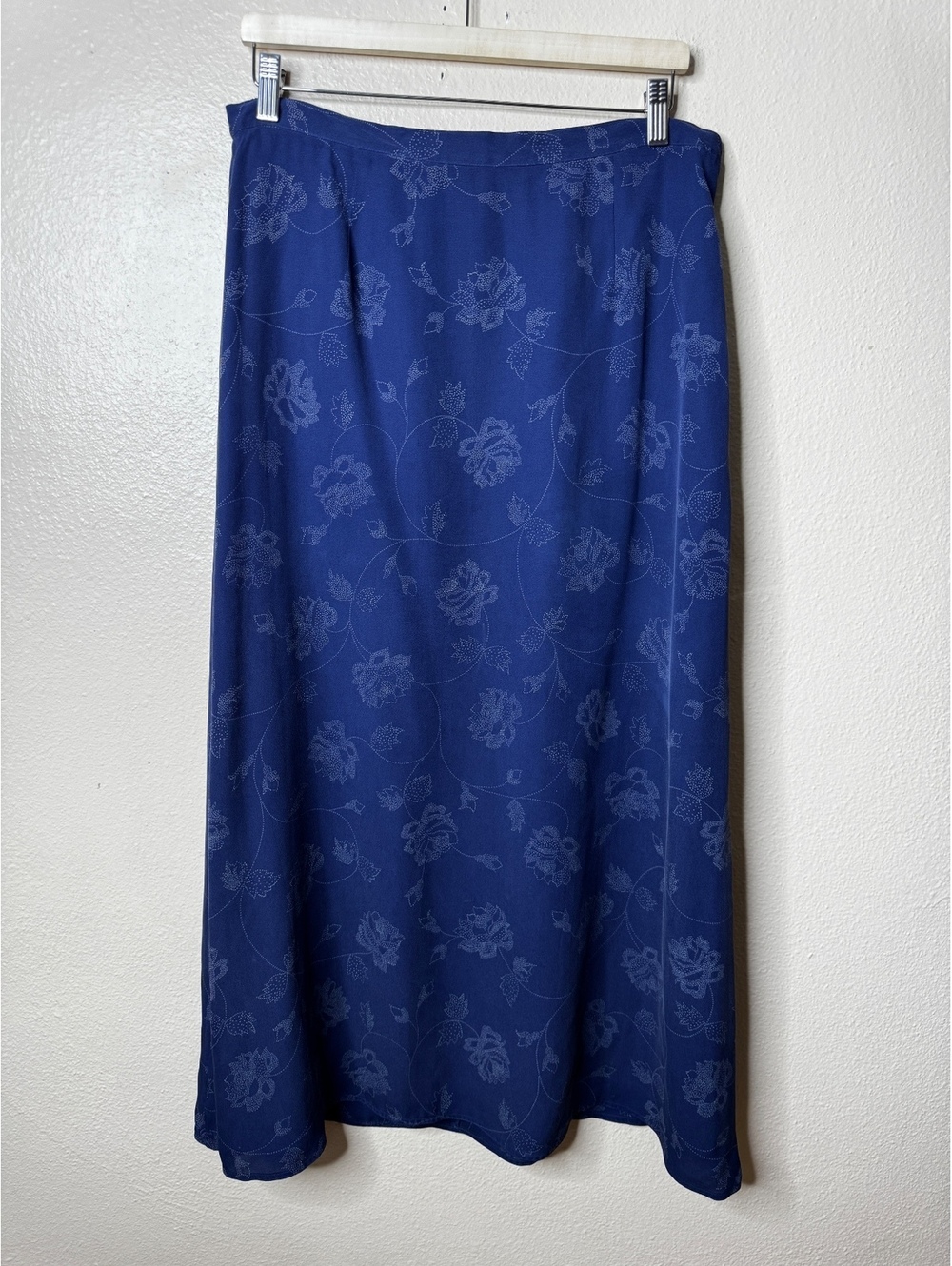 Due Per Due Bloomingdale’s Y2K 100% Silk Blue Floral Maxi Skirt Size 14
